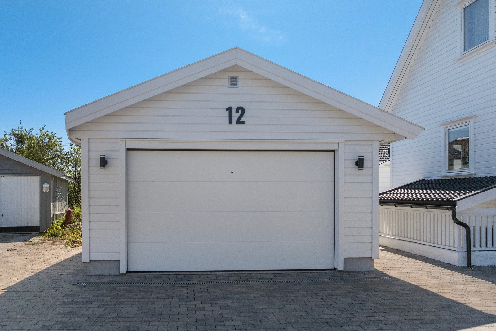 Parkering i garasje og i boligens gårdsplass Galleribilde