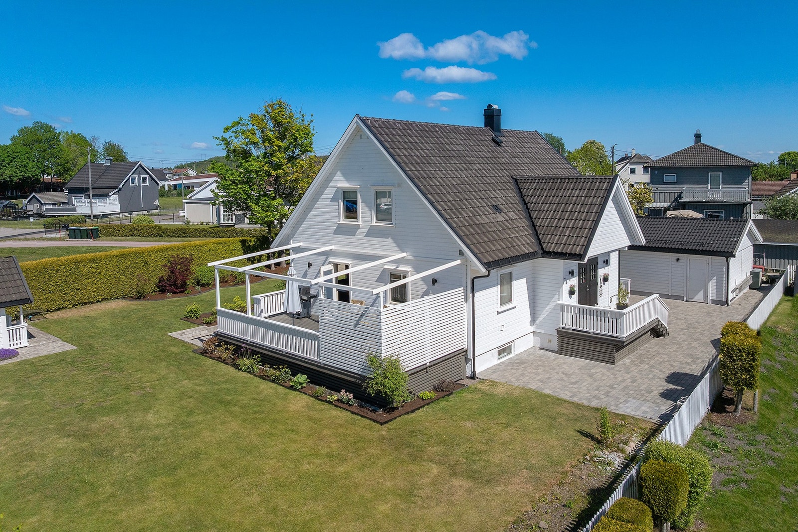 Her er det god plass til lek, hageaktiviteter eller avslapning i grønne omgivelser Galleribilde