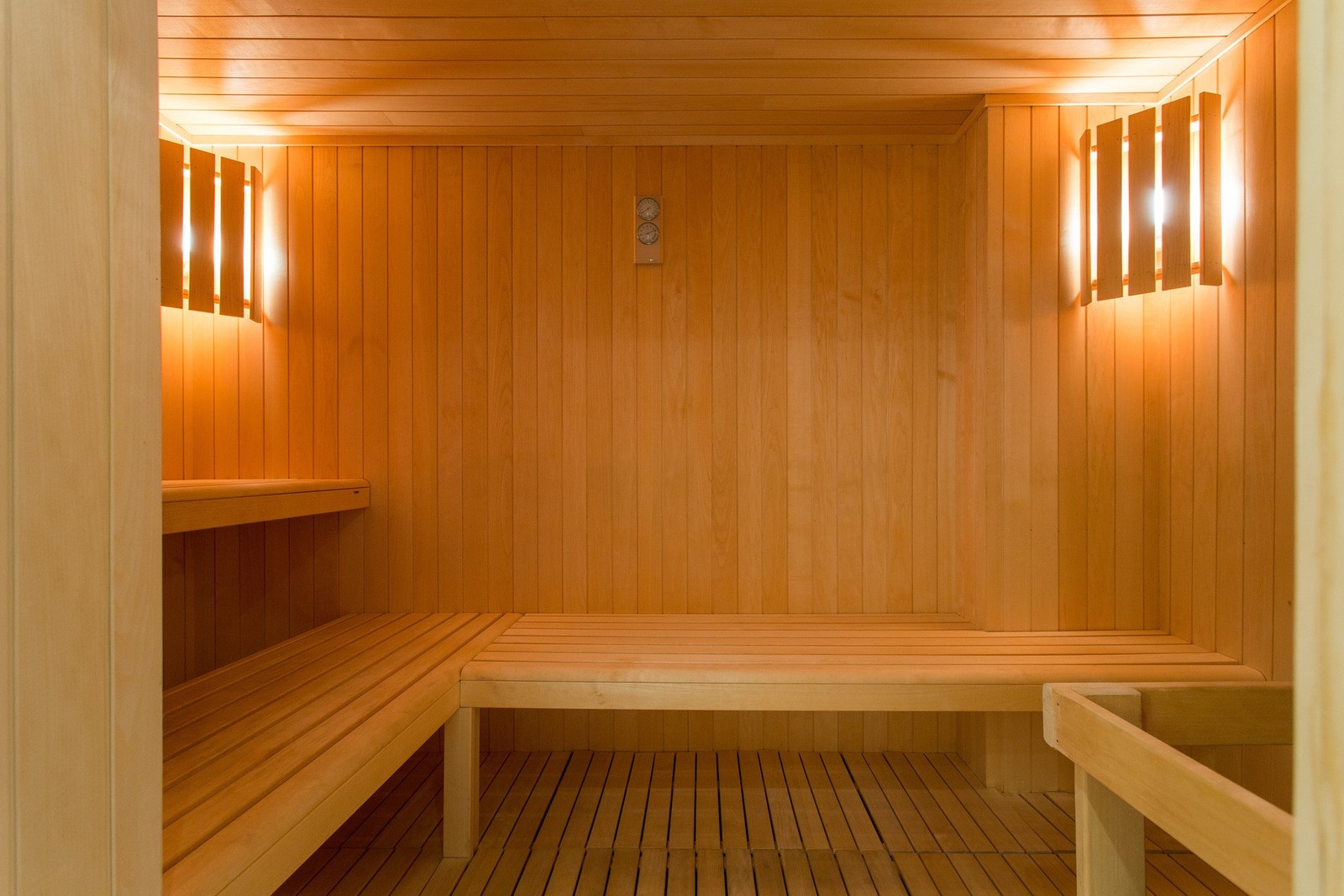 Badstue tilknyttet bassenget og treningsfasilitetene. Galleribilde