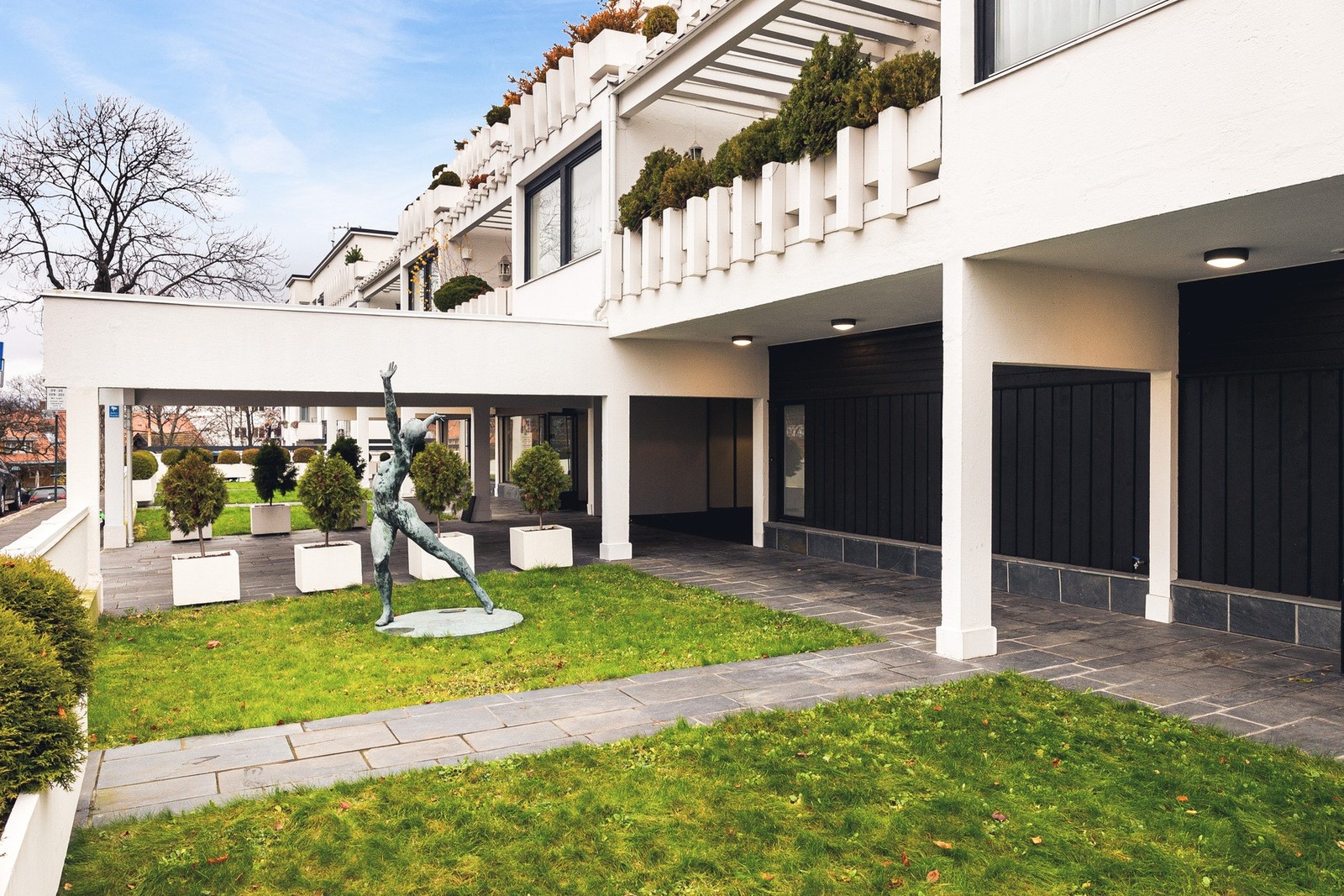 Pent opparbeidet inngangsparti. Galleribilde