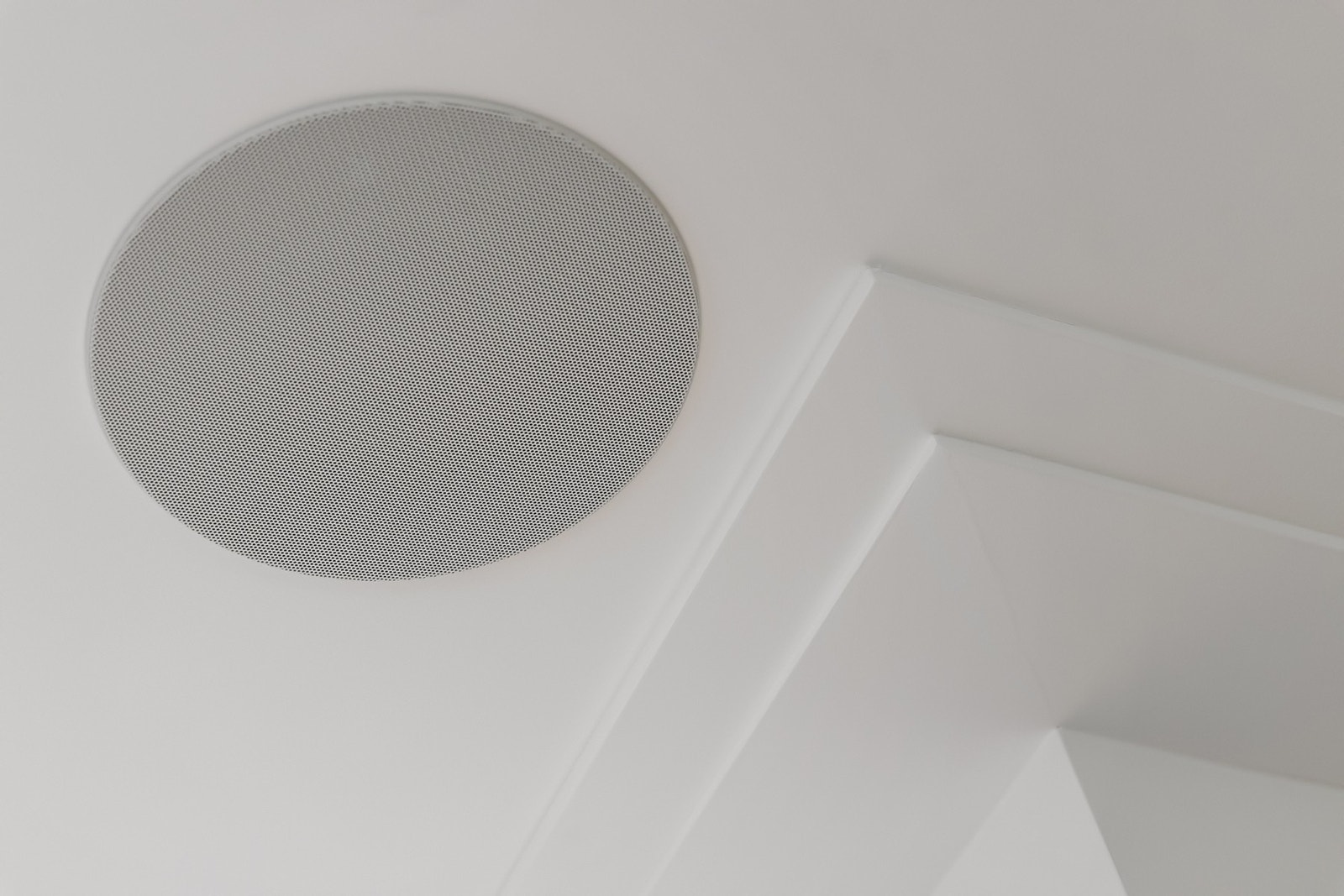 Innebygde høyttalere fra Revel by Harman. Galleribilde