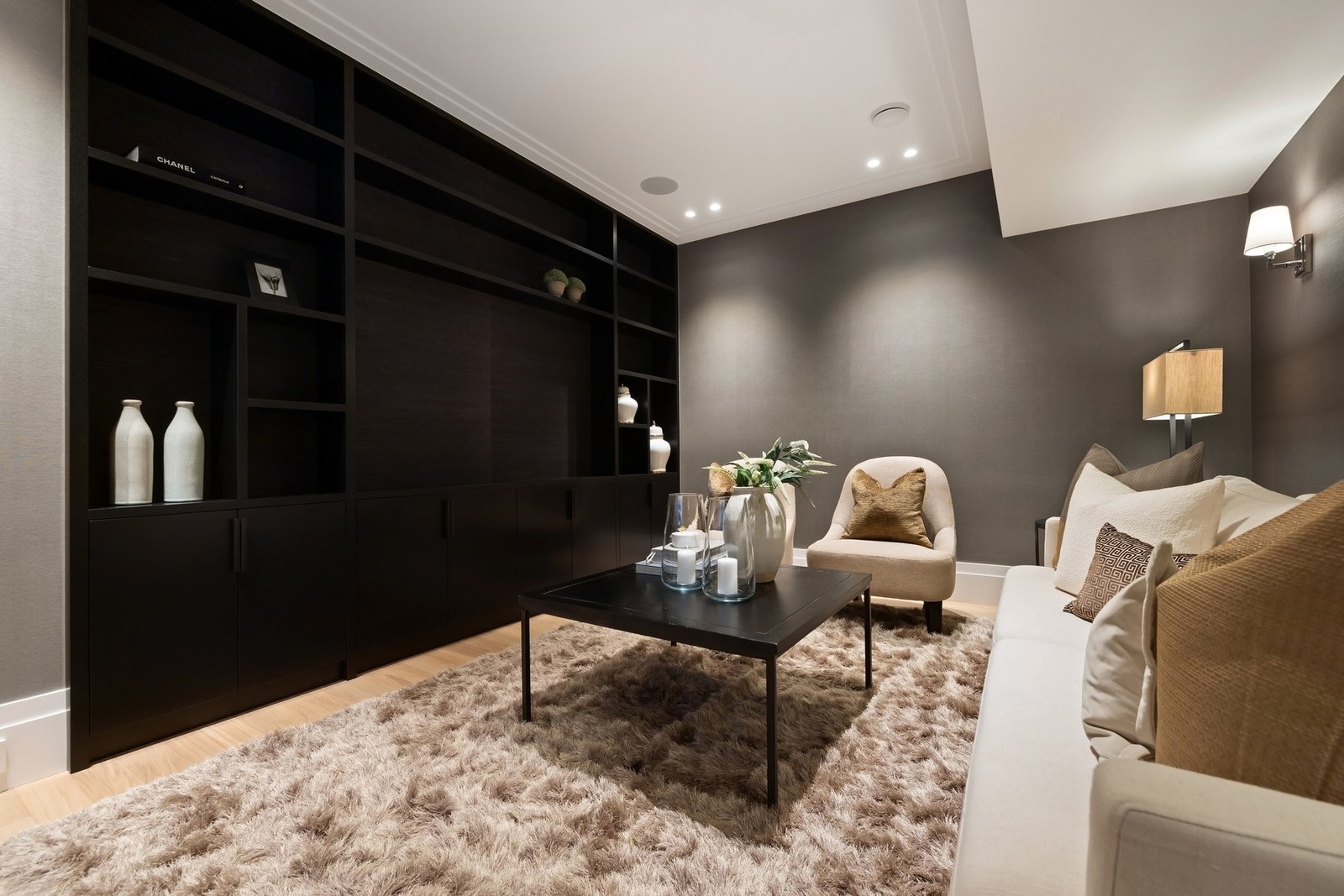 Leiligheten fremstår som særdeles gjennomført med smakfulle farge- og materialvalg over det hele. Galleribilde