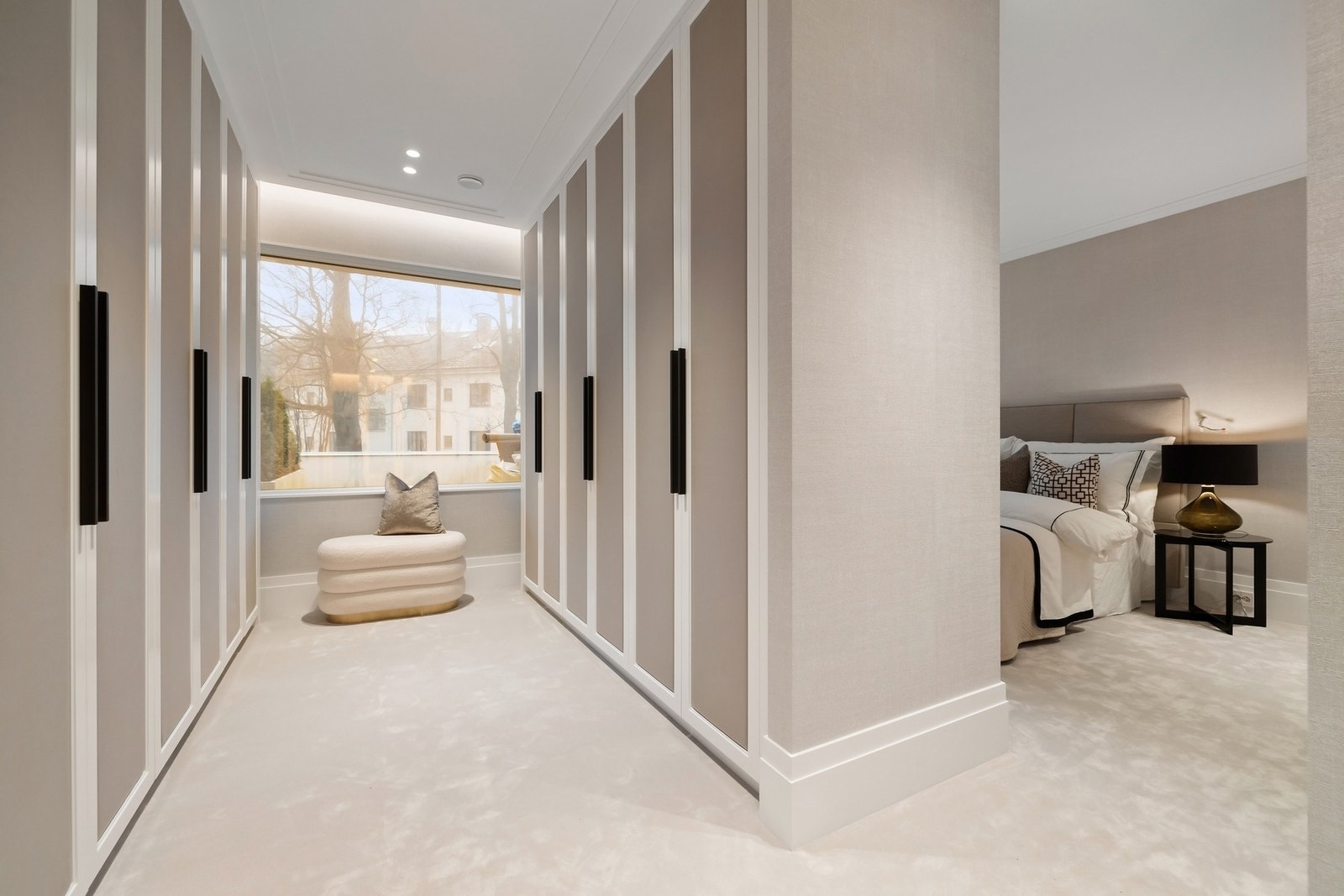 Mastersuite med walk-in-closet. Galleribilde