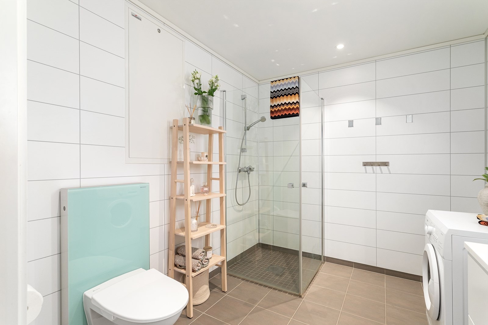 Bad med vegghengt toalett Galleribilde