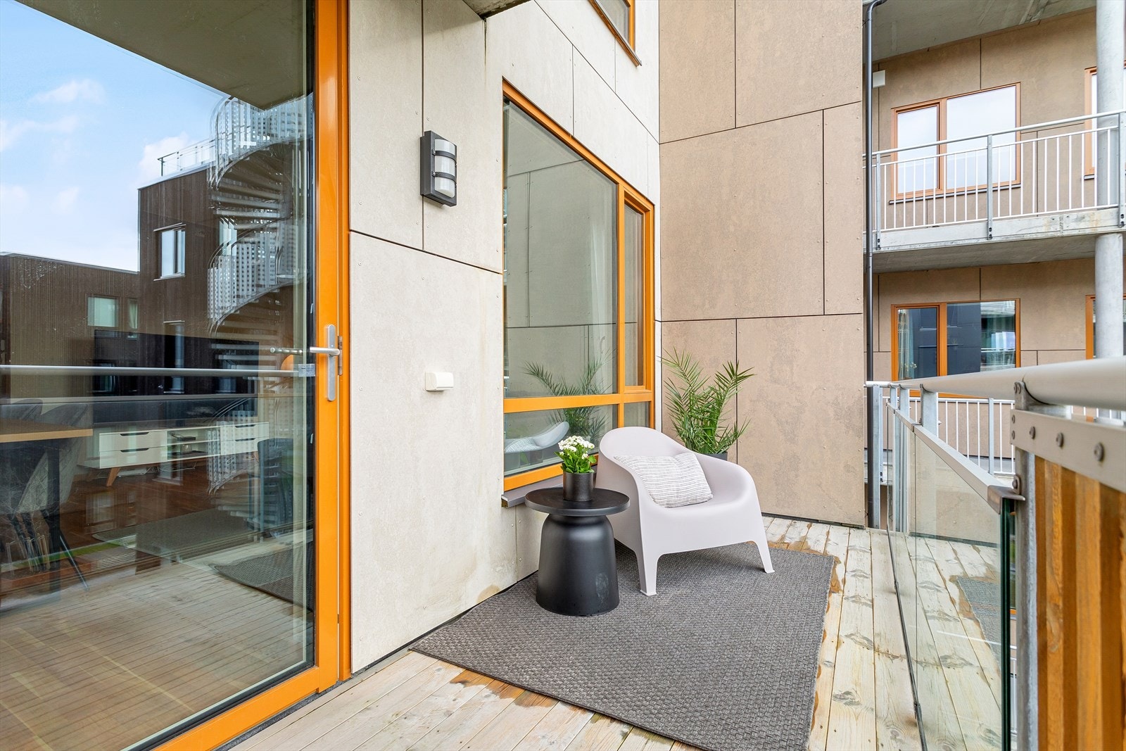 Romslig balkong Galleribilde