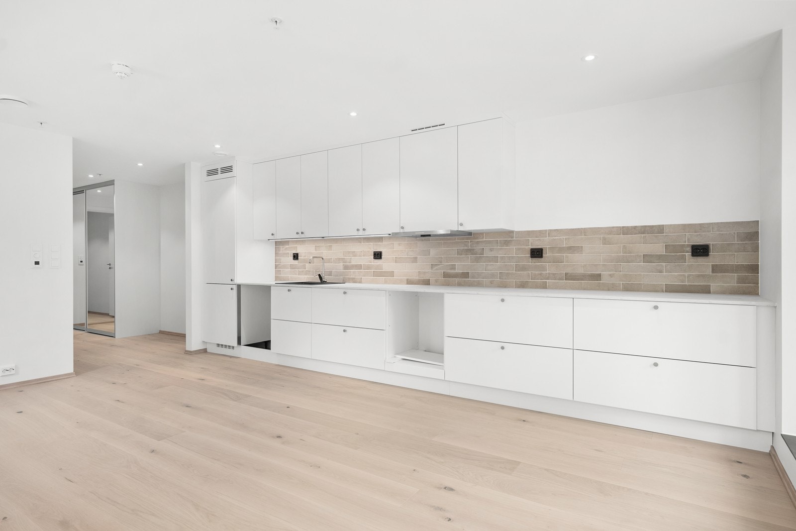 God skap - og benkeplass Galleribilde