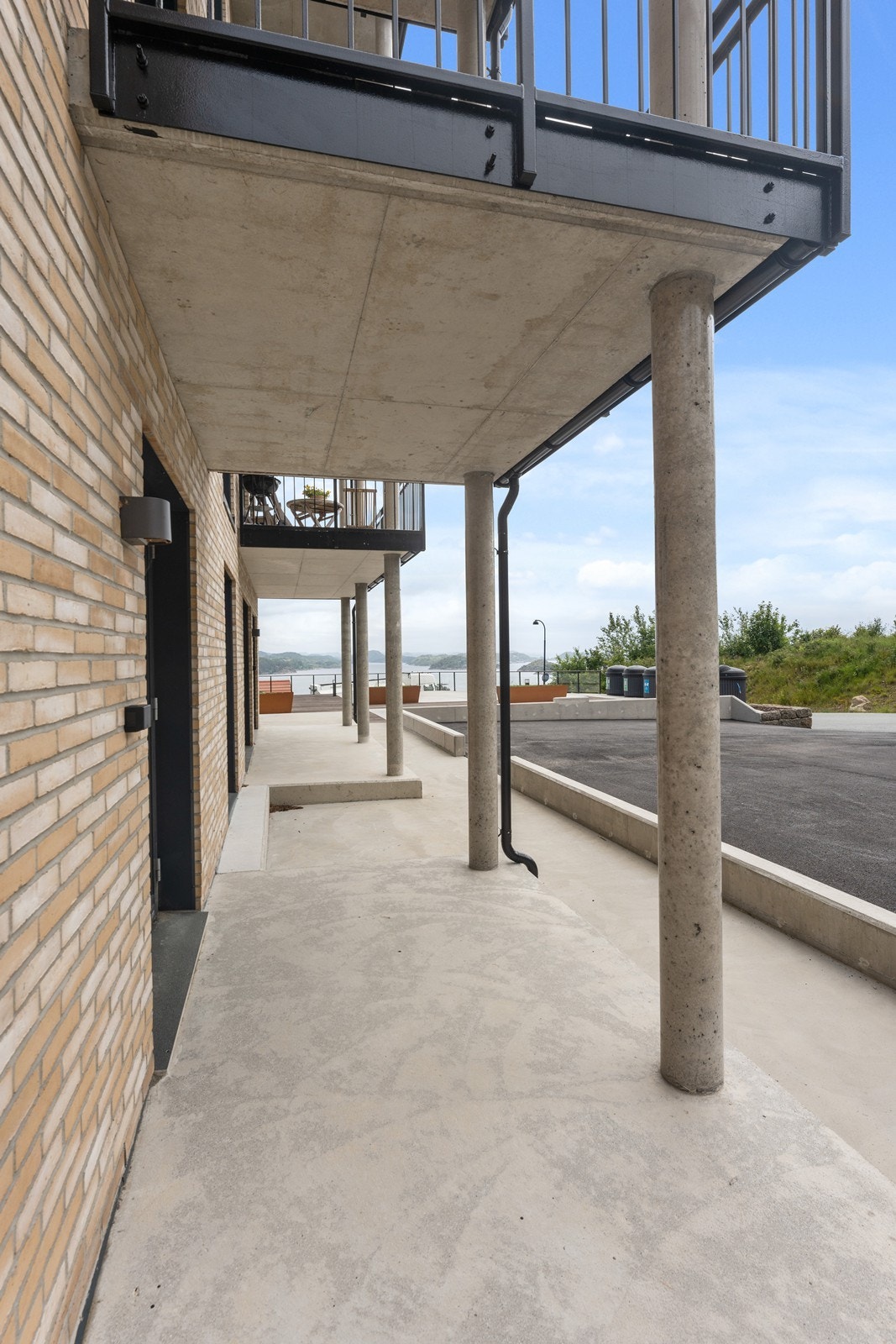 Egen støpt terrasse med halvtak Galleribilde