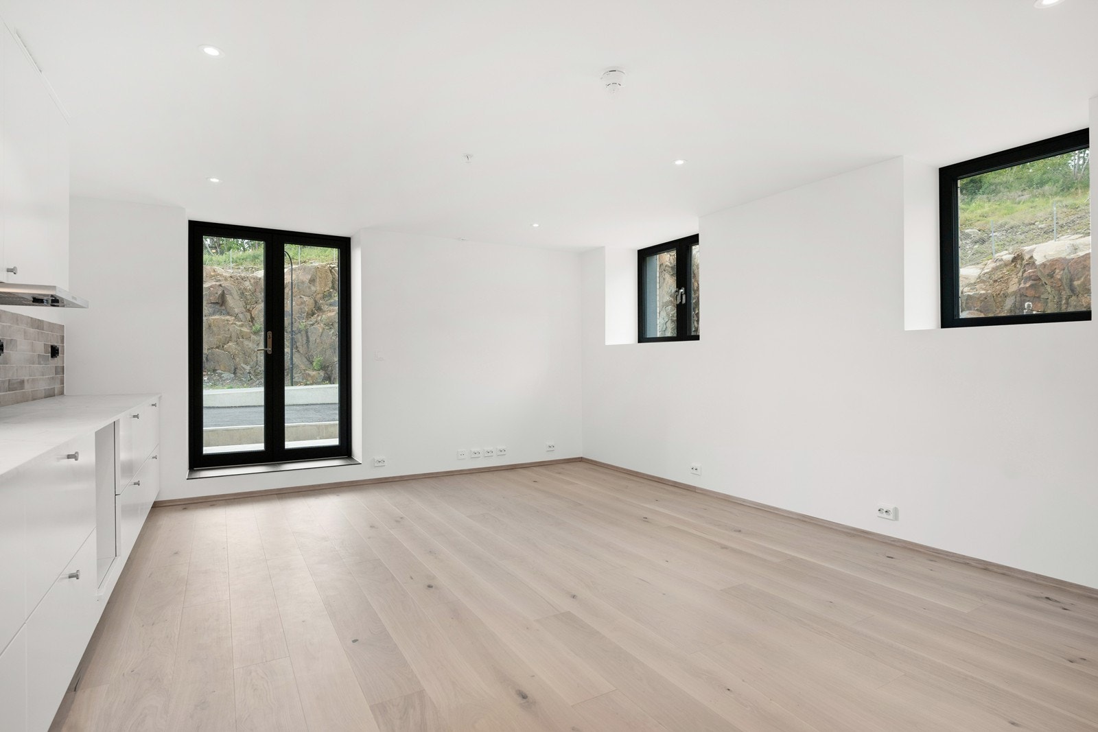 Utgang til egen terrassedel fra stue/kjøkken Galleribilde