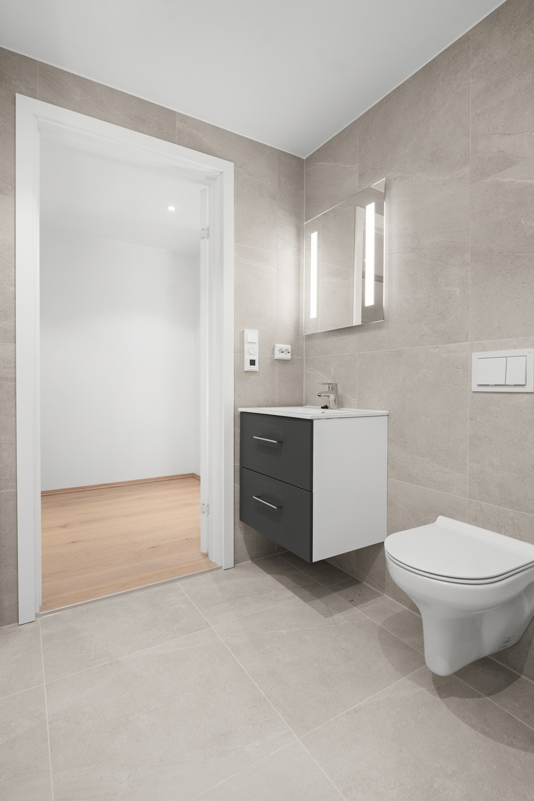 Downligths i tak og varme i gulv Galleribilde