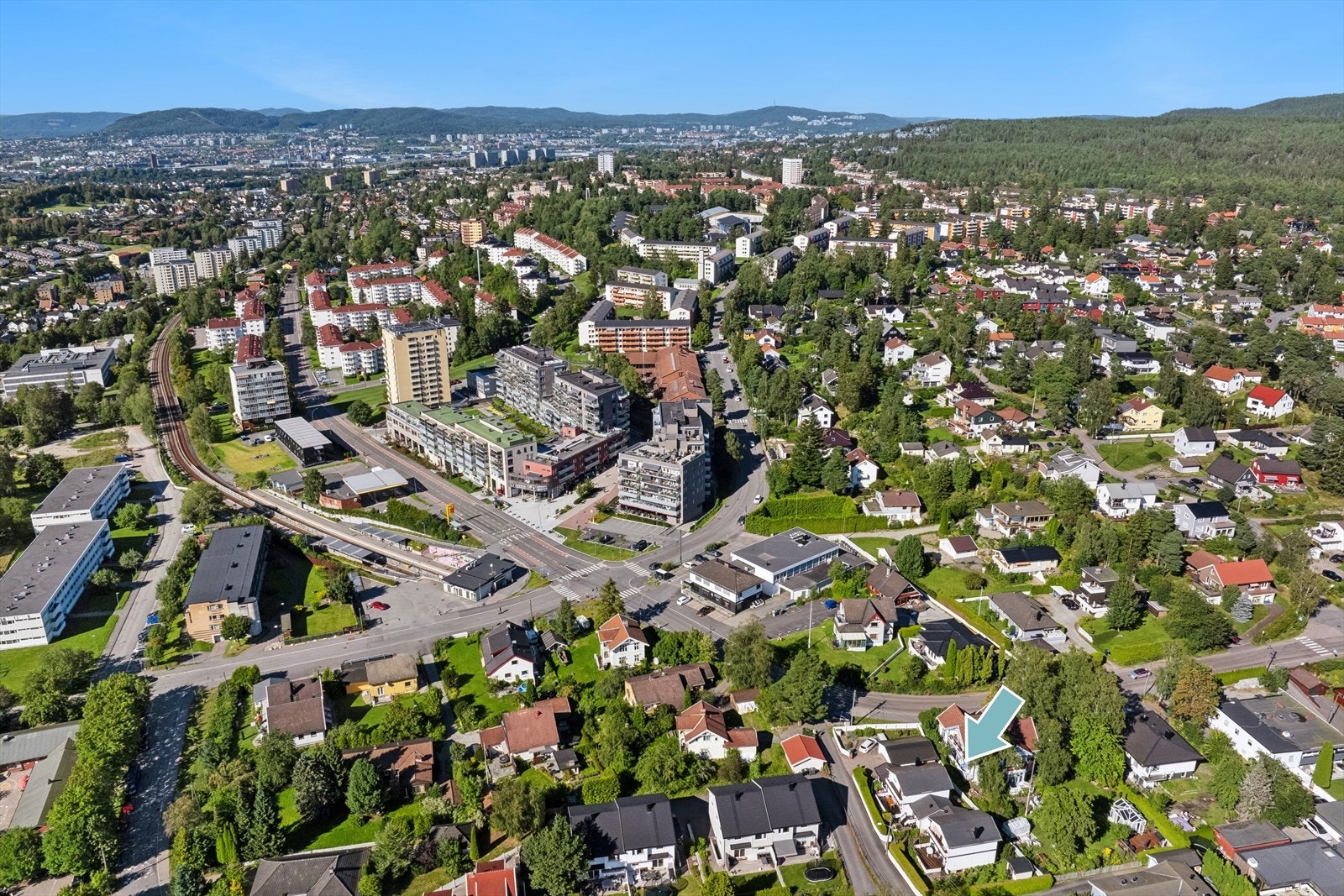 Sentral beliggenhet med 2 minutter til T-bane, buss og Oppsal Senter. Galleribilde