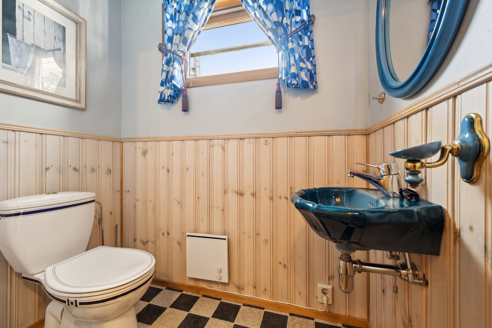 Toalettrom i første etasje. Galleribilde
