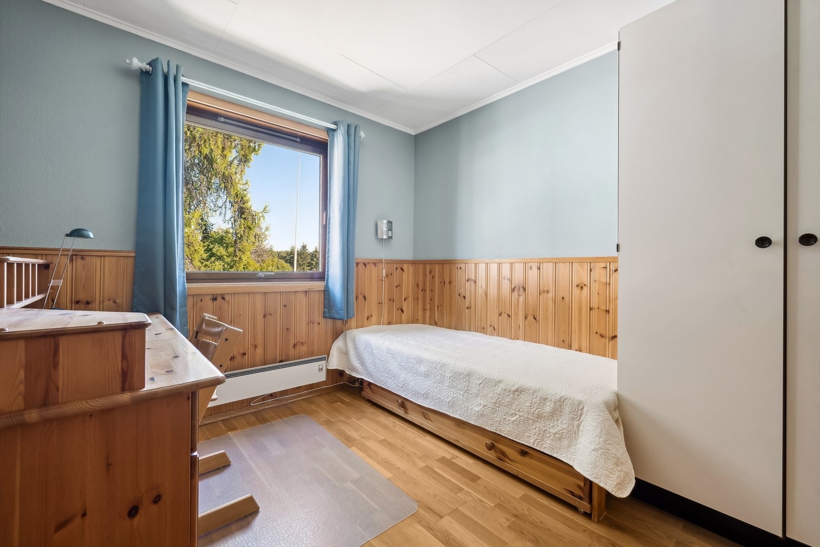 Soverom III med garderbeskap. Galleribilde