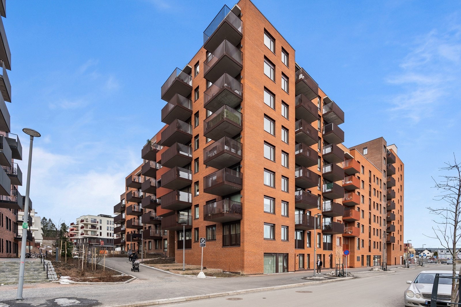 I sameiets bygg er det vinbar og utsalg av pizza. Galleribilde
