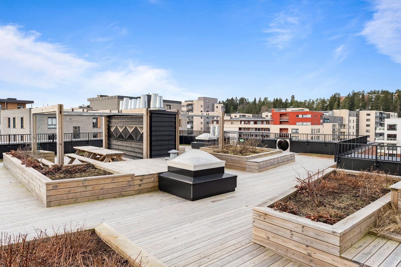 Her oppe er det gode solforhold og flott utsikt. Galleribilde