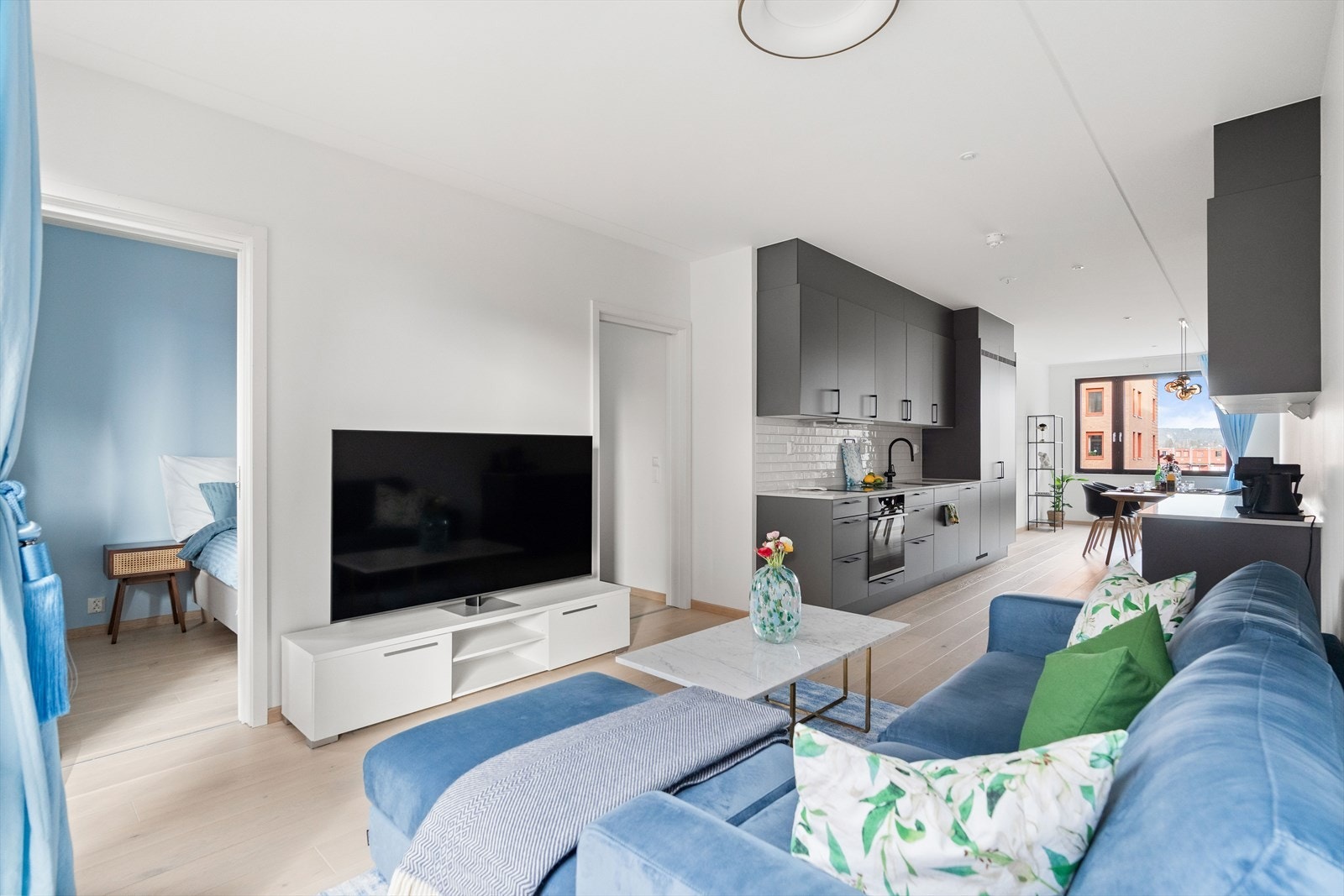 Kjøkkenet har en moderne Sigdal-innredning fra byggeåret. Galleribilde