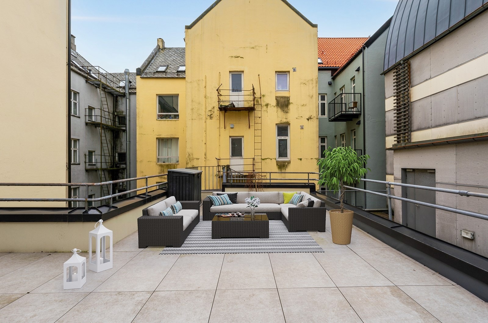 - Med tilgang til en stor, felles takterrasse på samme etasjeplan som leiligheta - Galleribilde