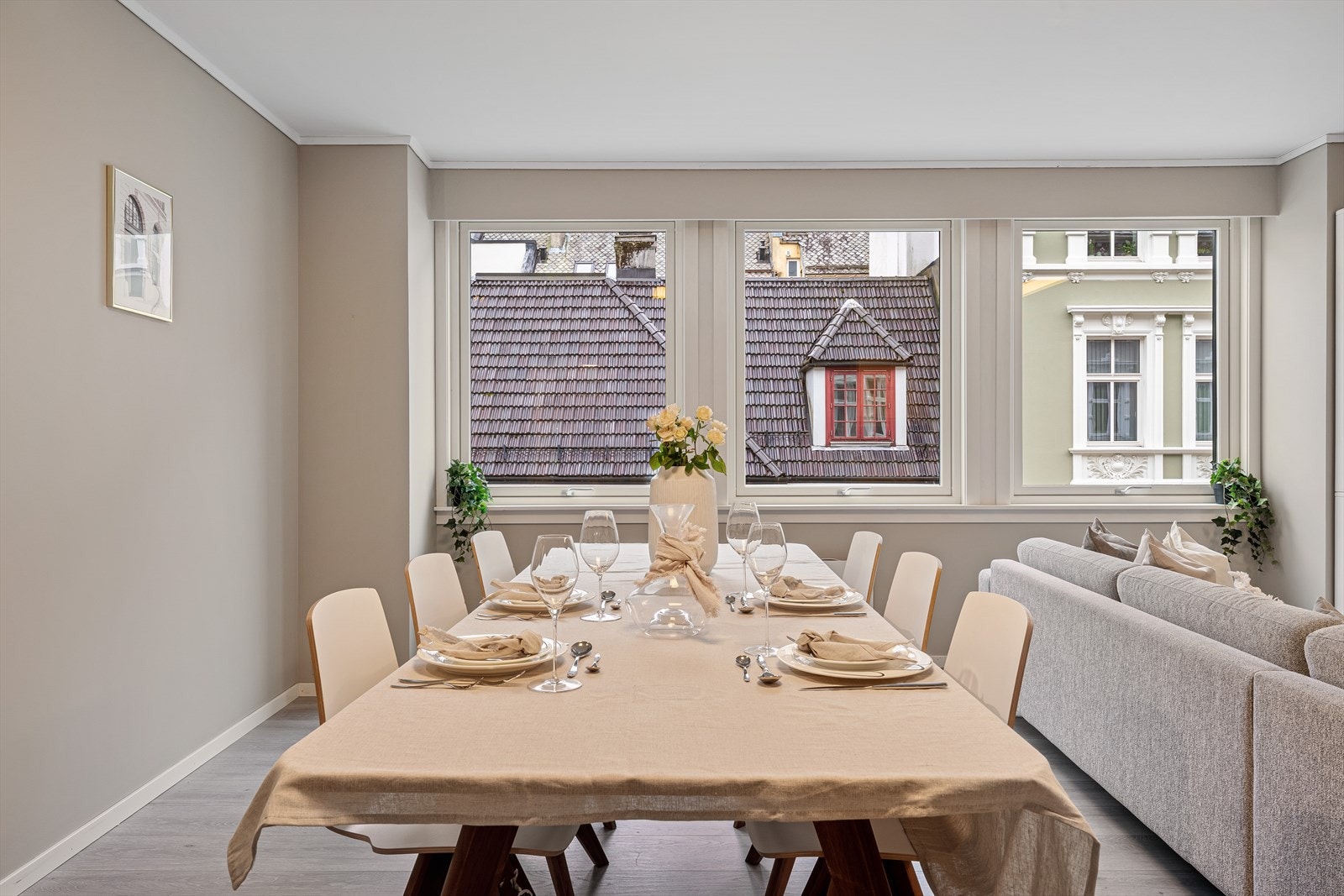 - Leiligheten er malt i gjennomgående lune, tidsriktige farger som enkelt lar deg sette ditt eget preg - Galleribilde