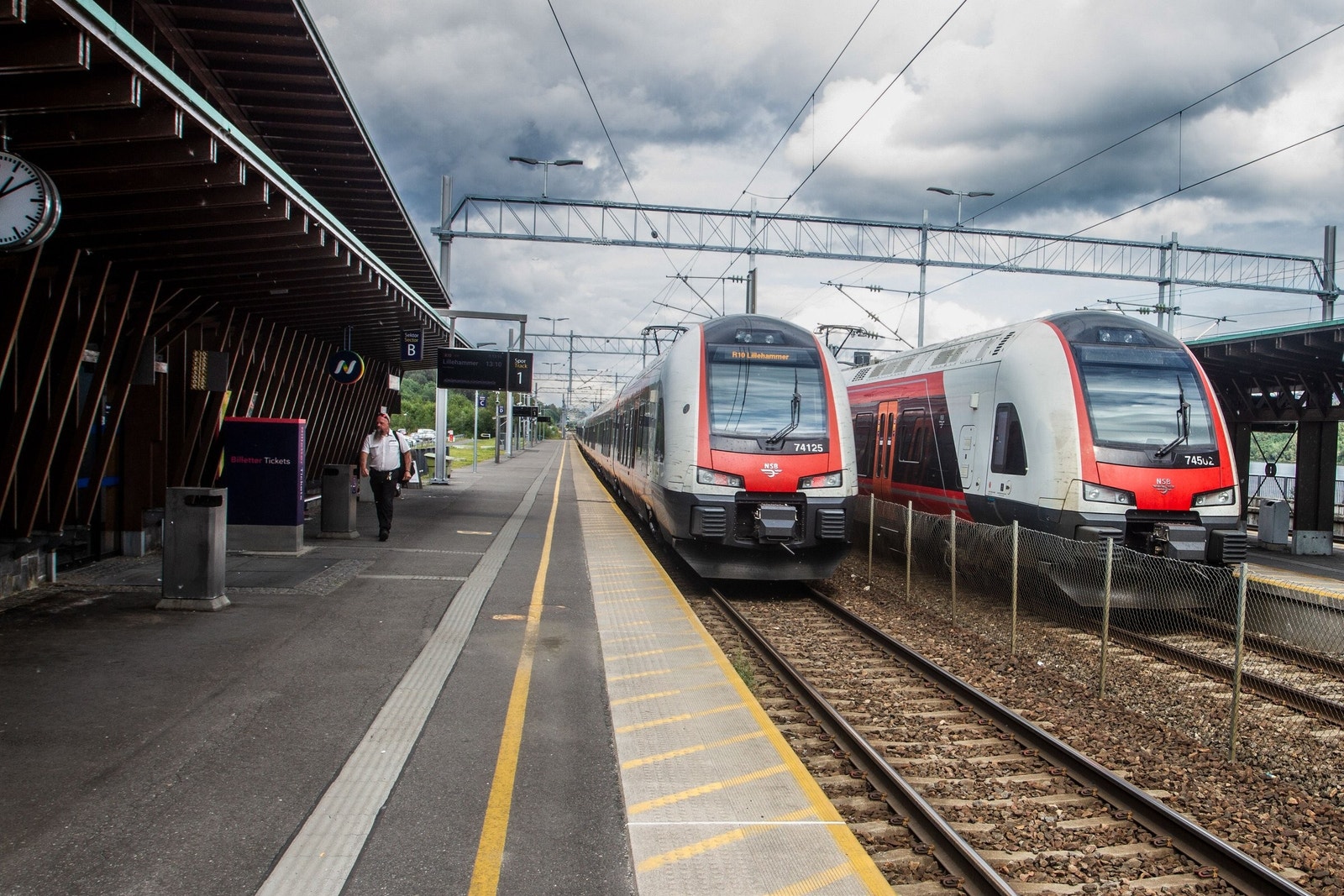 Det tar henholdsvis 9 og 32 minutter med tog til Gardermoen og Oslo S. Galleribilde