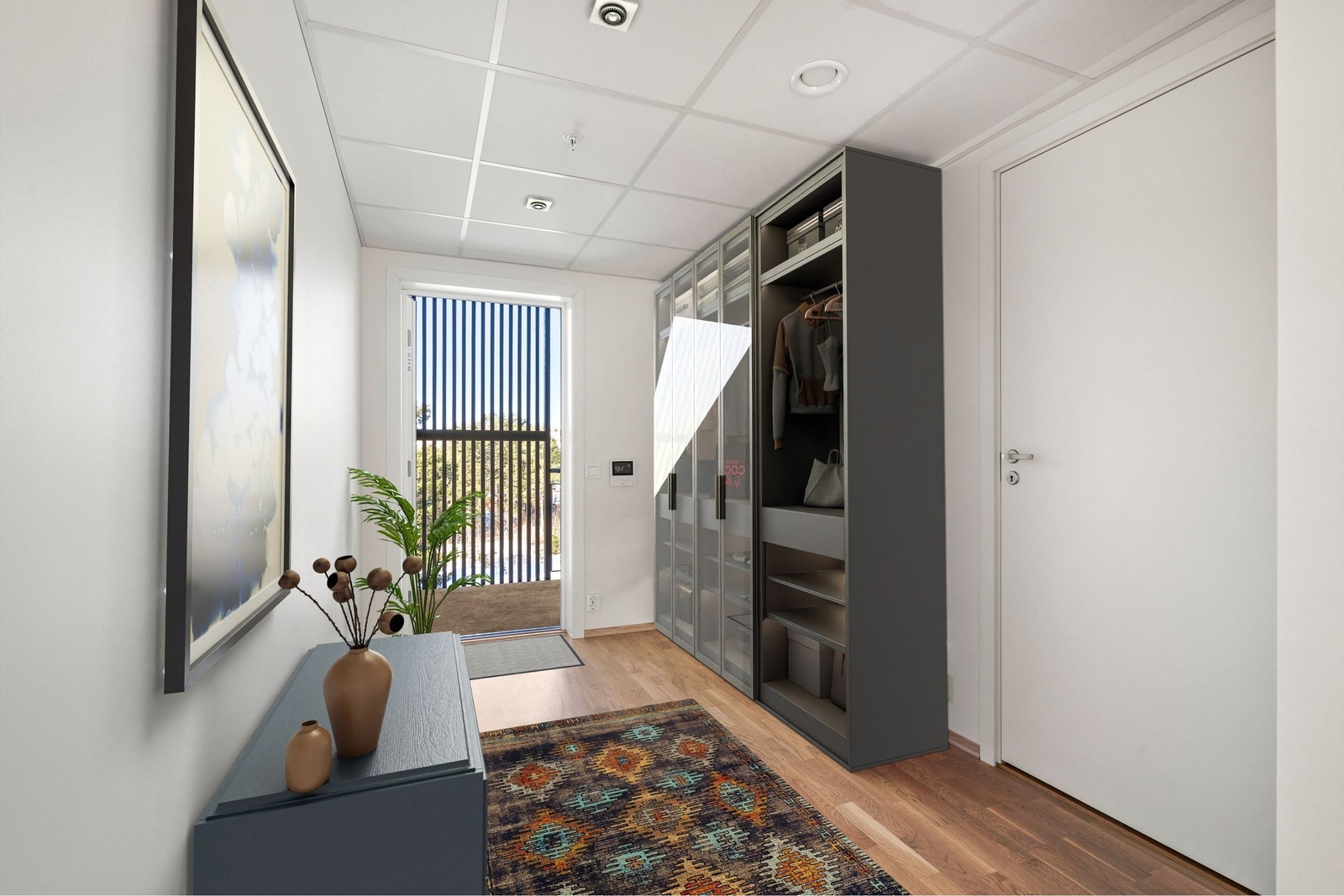 Entré med god plass til oppbevaring av tøy. Galleribilde