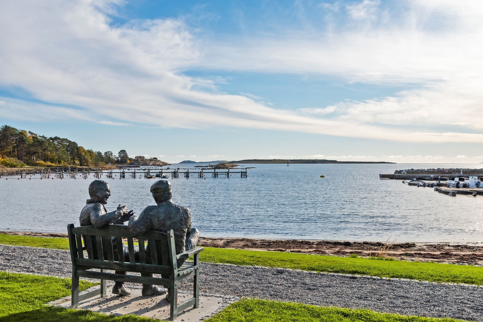 Støtvig ligger kun 4 min. kjøring unna, med spahotell, naturstrand, båthavn og kiosk. Her går også kyststien forbi. Galleribilde