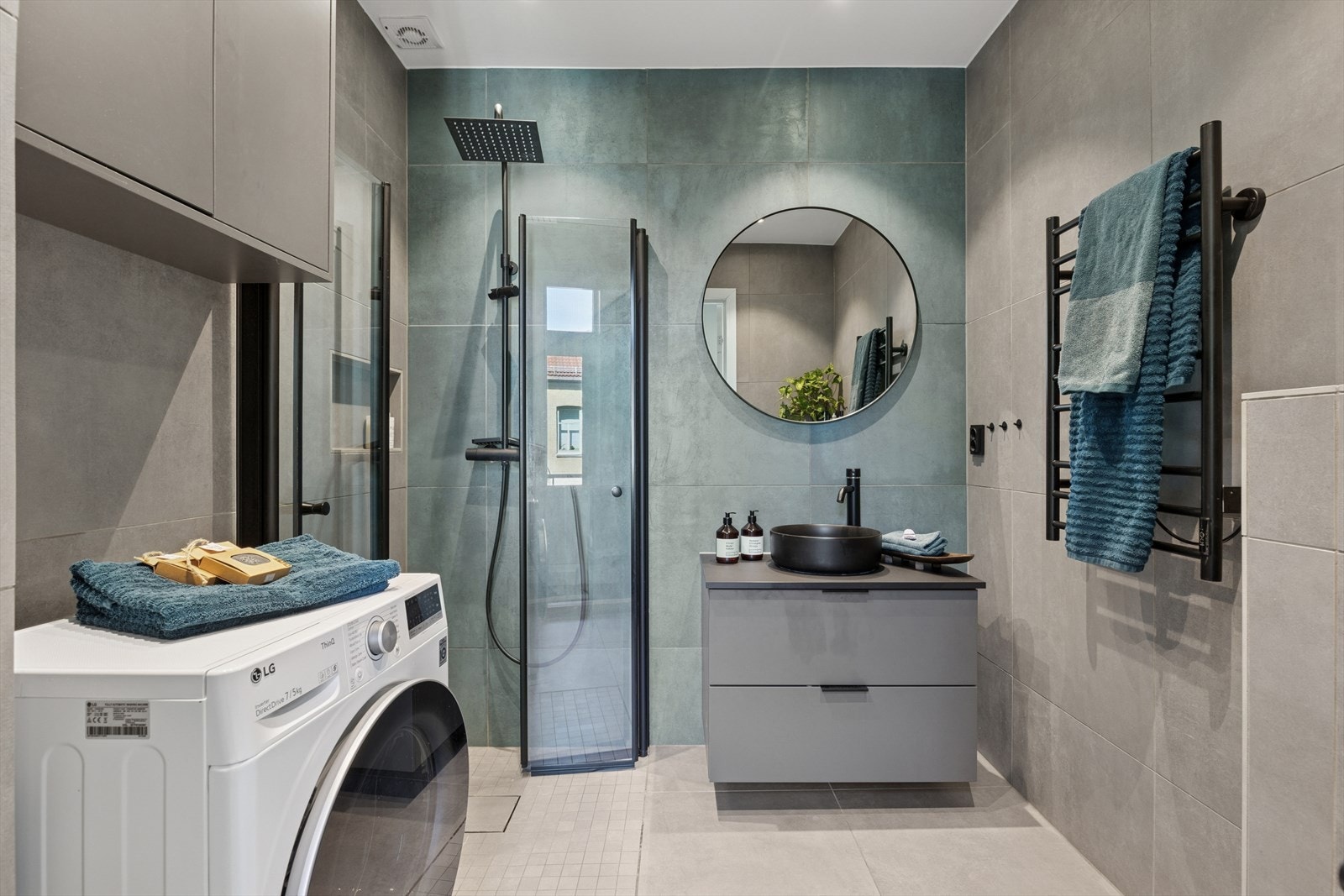 Leilighetens bad er nyoppusset i 2021. Galleribilde