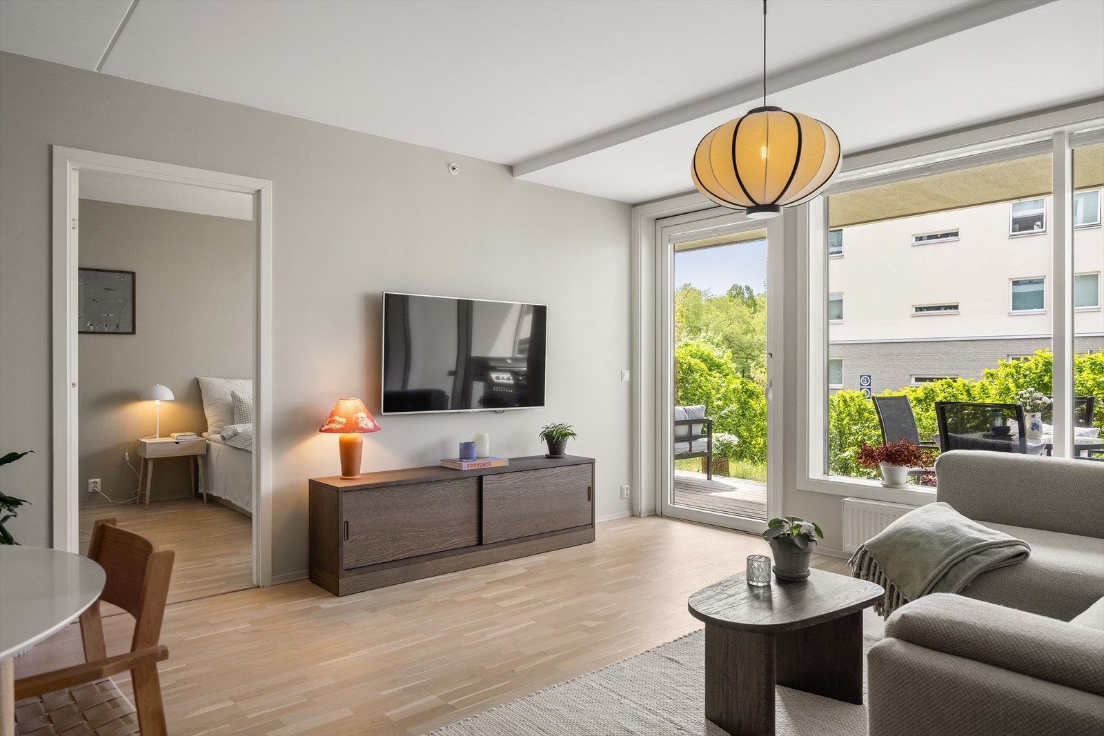 Fra stuen er det adkomst til soverommet. Galleribilde