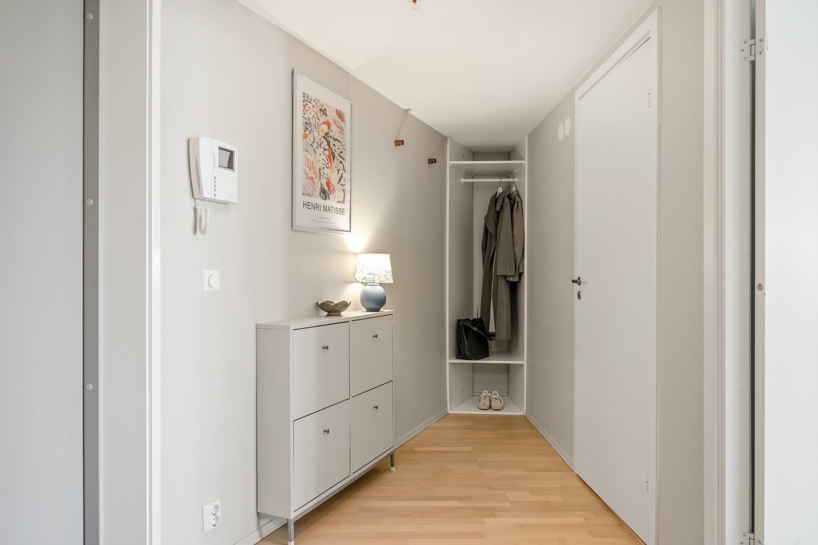 Fra gangen er det adkomst til baderom og innvendig bod. Galleribilde