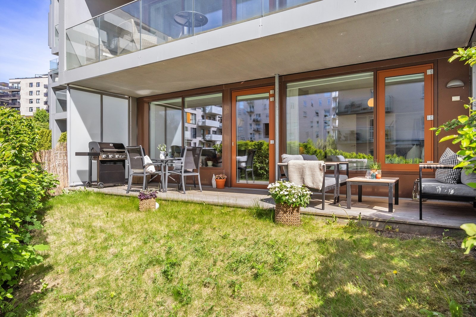 Velkommen til Fernanda Nissens gate 10A - en innbydende 2-romsleilighet med markterrasse og privat hage! Leiligheten har en attraktiv, urban beliggenhet i Nydalen med enkel tilgang til alt av byens fasiliteter. Galleribilde