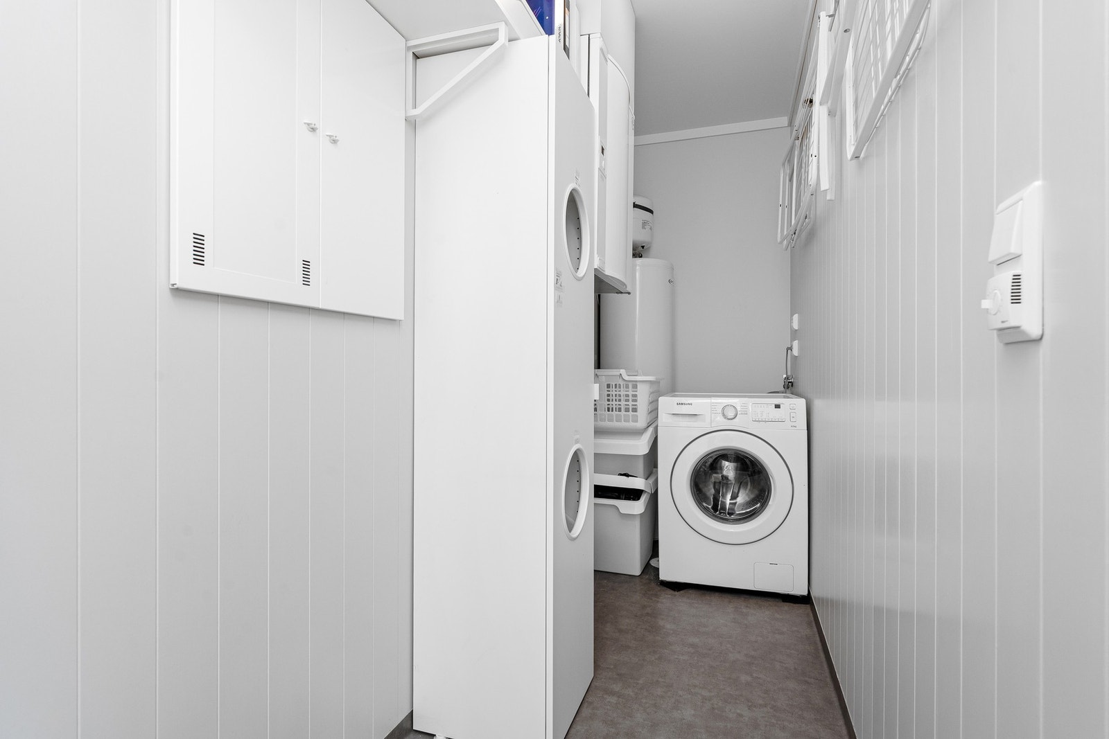 - Innvendig bod/teknisk rom på 4kvm. Her er det også opplegg til vaskemaskin | Ellers er det installert balansert ventilasjonsanlegg - Galleribilde