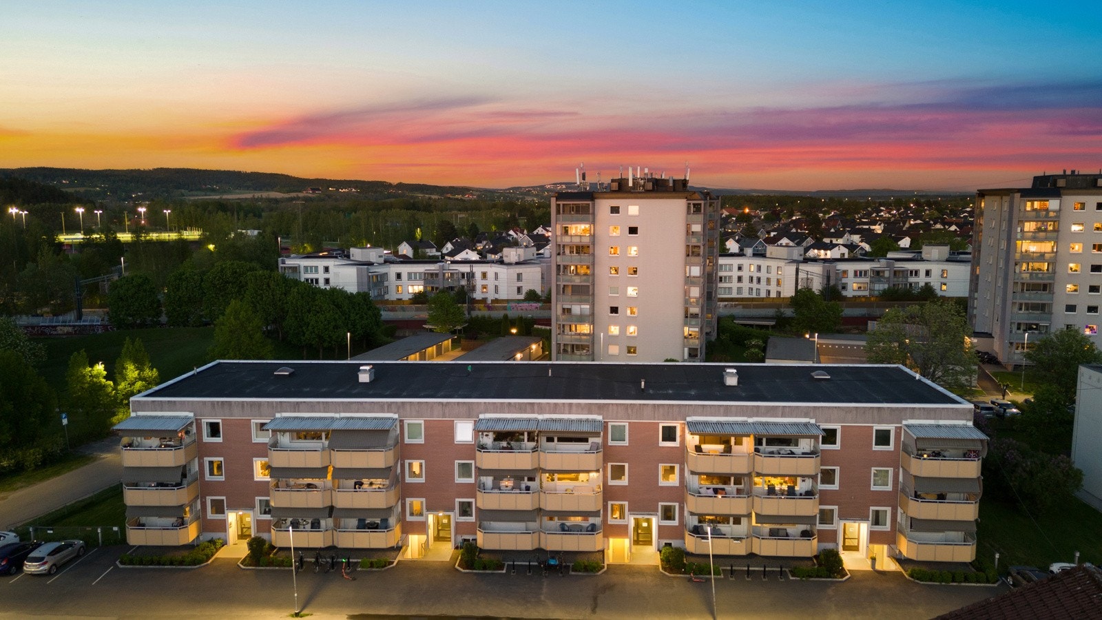 Kjerulfs gate ligger i gangavstand fra Lillestrøm sentrum i et veletablert og hyggelig boligområde. Galleribilde