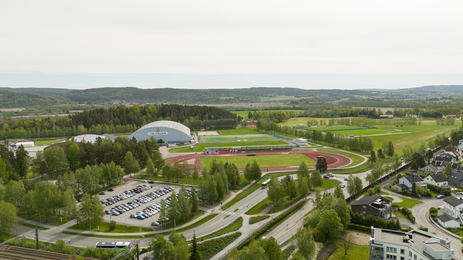 I nærområdet finner du også koselige Sørum gård, Skedsmohallen, fine turstier og Lillestrøm golfklubb for å nevne noe. Galleribilde