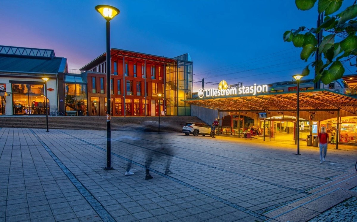 Lillestrøm stasjon tar deg til Oslo S og Gardemoen på 10 minutter Galleribilde