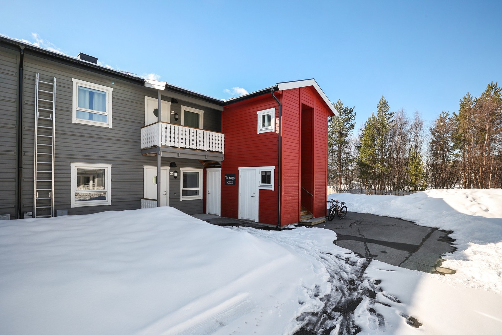 Bjørnemyra 109 ligger i det populære og barnevennlige området Gakori i Alta, et veletablert boligfelt med lite trafikk og trygge omgivelser. Galleribilde