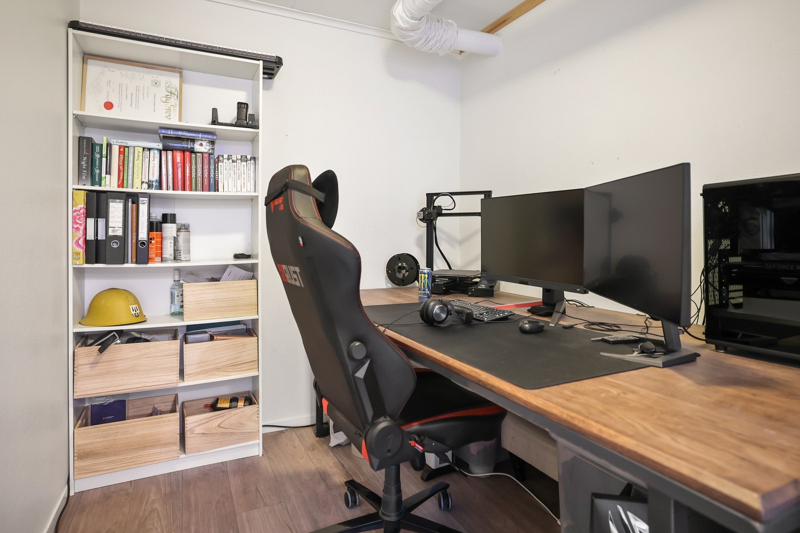 Den innvendige boden er stor nok til at den i dag blir brukt som kontor. Galleribilde