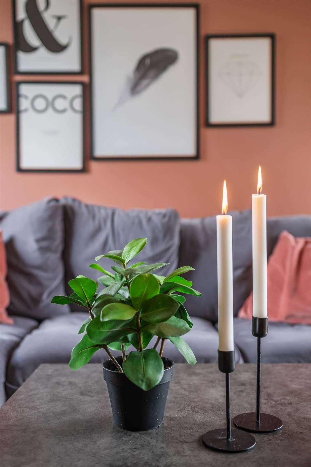 Felleskostnadene inkluderer blant annet betjening av andel fellesgjeld, kommunale avgifter, felles bygningsforsikring og diverse vedlikehold/drift iht. regnskap. Galleribilde