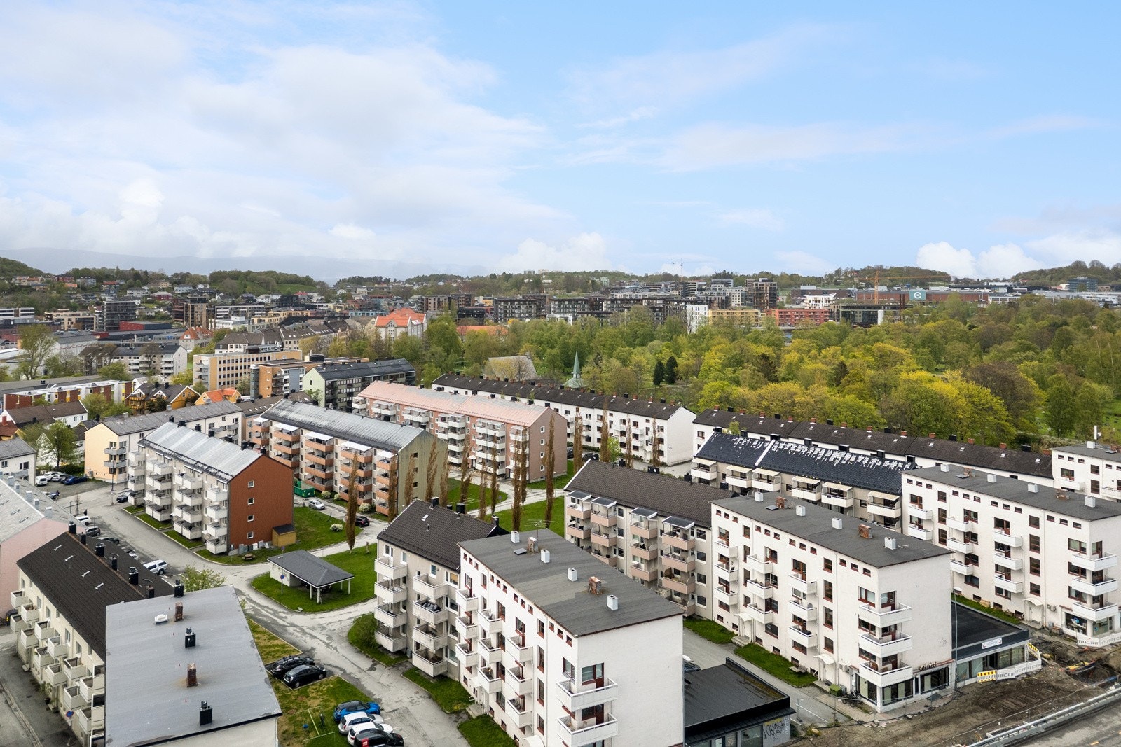 Boligen ligger ved sentrale Lademoen/Voldsminde i populært og veldrevet sameie. Galleribilde