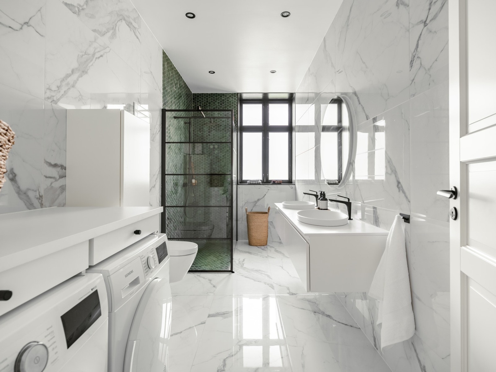 Baderommet ble renovert i 2018, og resultatet taler for seg! Galleribilde