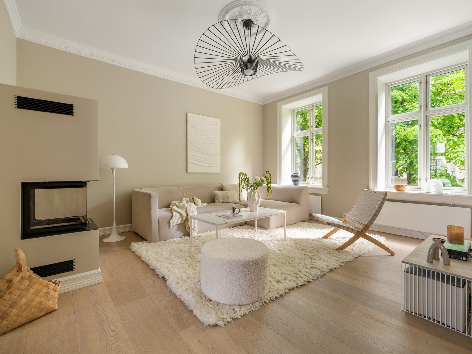 Velkommen til Rathkes gate 14B og denne klassiske, moderne og rålekre leiligheten! Galleribilde