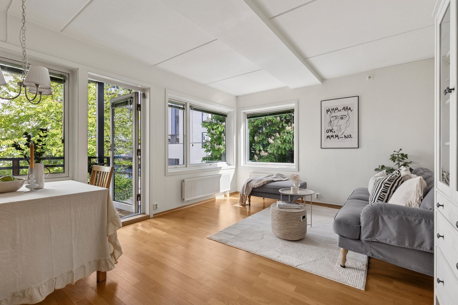 Dette er en innbydende og delikat 3-roms hjørneleilighet med balkong på ca. 9 kvm. Galleribilde