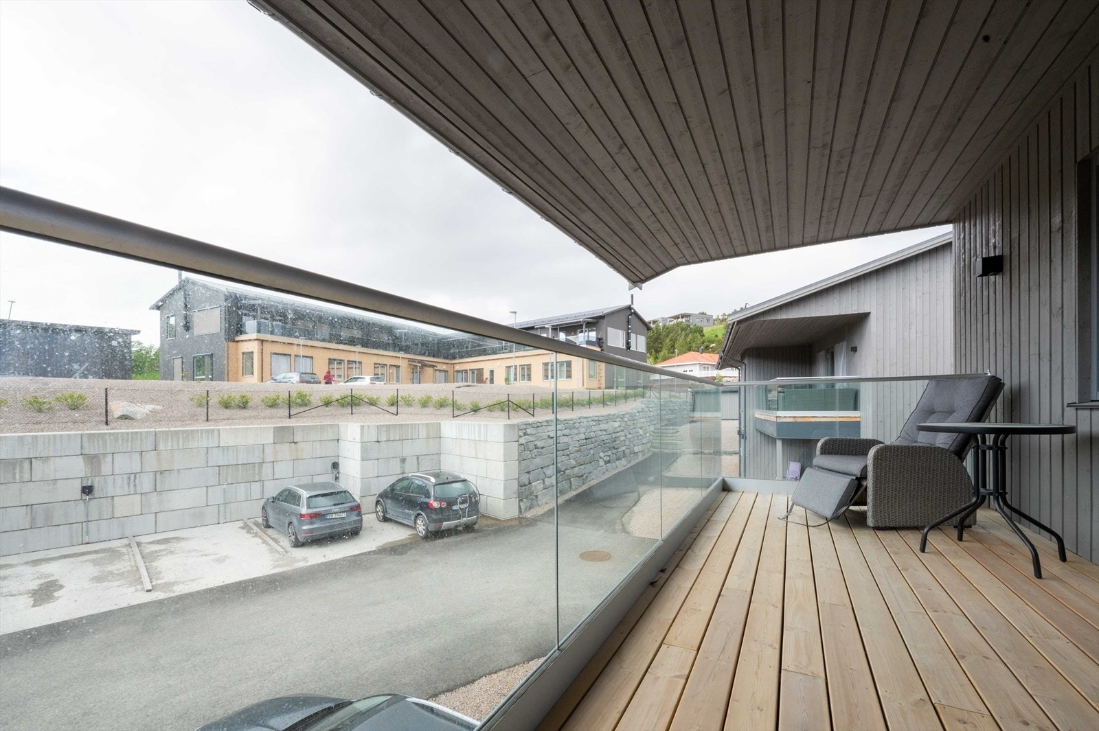 Balkongen vender mot vest og er takoverbygget. Galleribilde