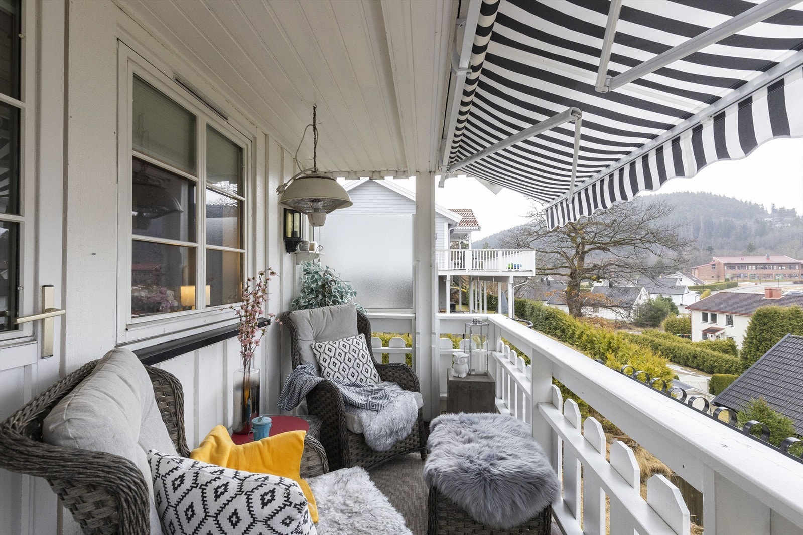 Balkong vendt mot sør. Galleribilde