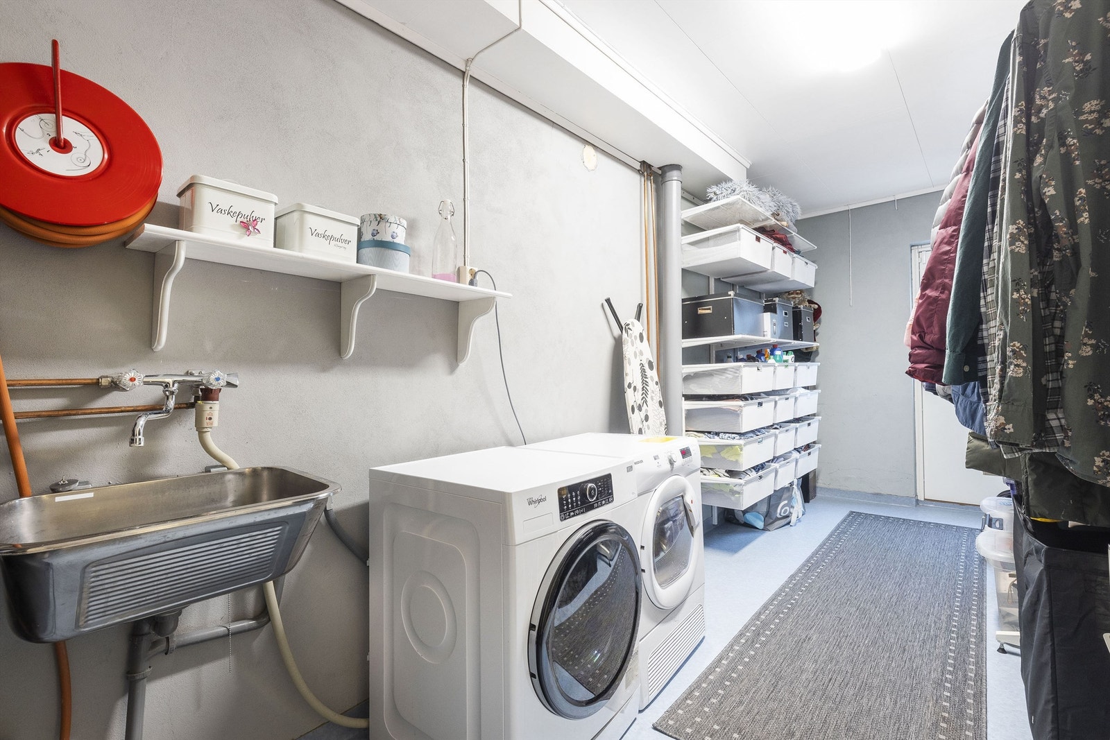 Stort vaskerom med egen utgang. Galleribilde