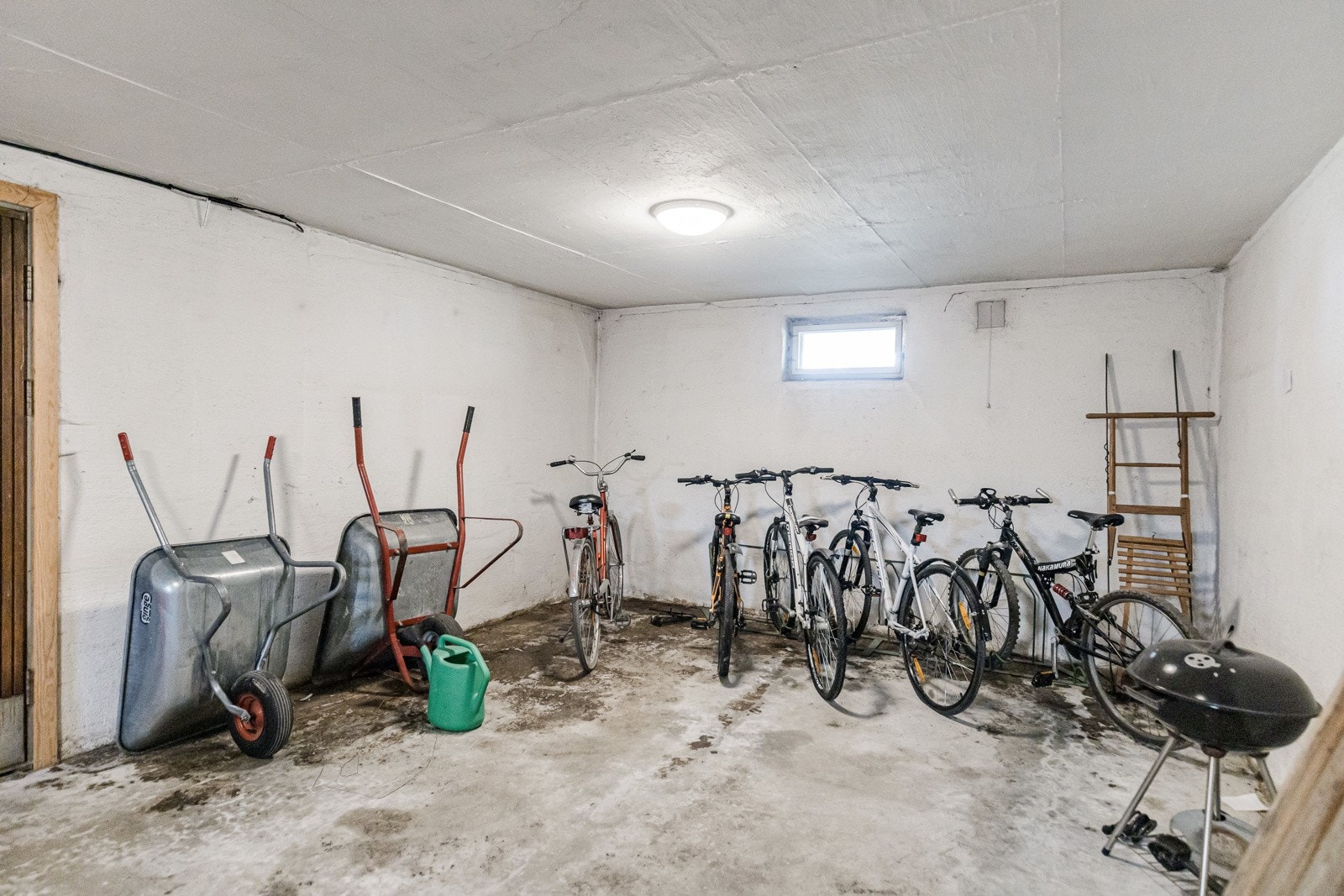 Det er felles sykkelparkering i kjelleren. Galleribilde