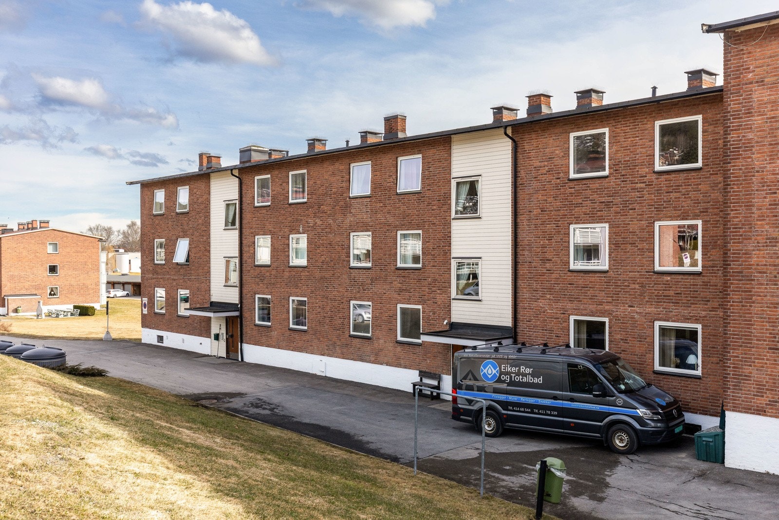 Leiligheten har adkomst via fellesi nngangsparti. Galleribilde