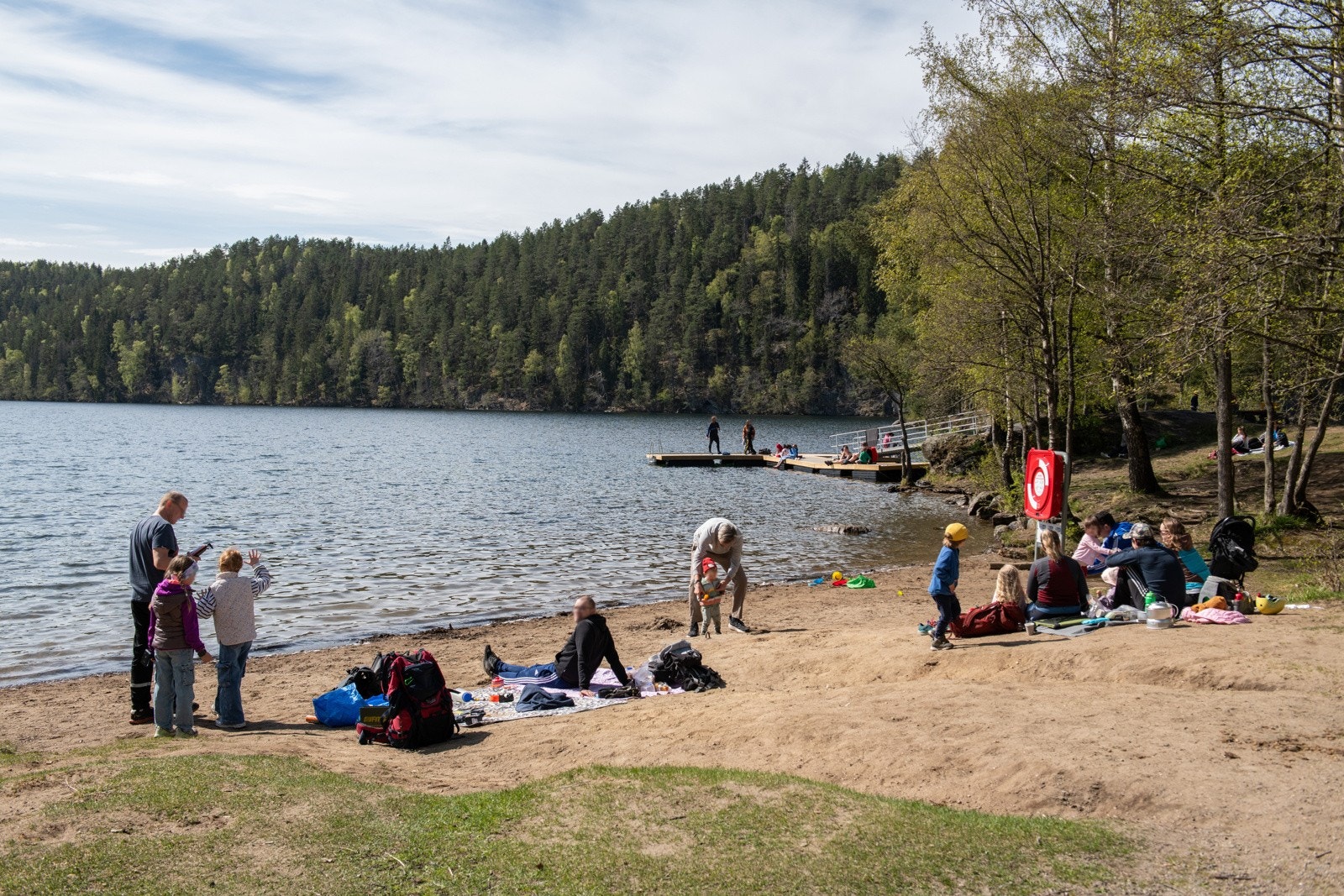 Her står naturopplevelsene i kø, enten du velger å gå langs stiene med fantastisk utsikt på øst- og vestsiden, eller vil ta deg et bad ved stranden i nordenden av vannet. Galleribilde