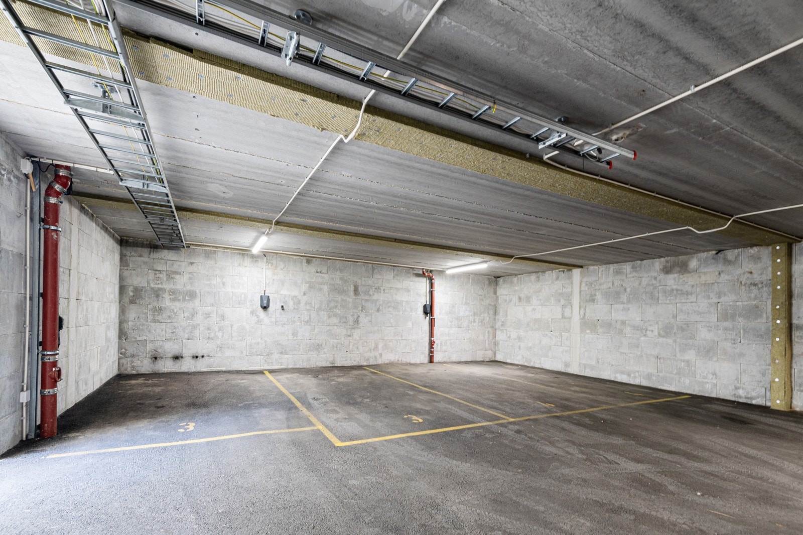 To garasjeplasser. EL-lader er etablert. Galleribilde