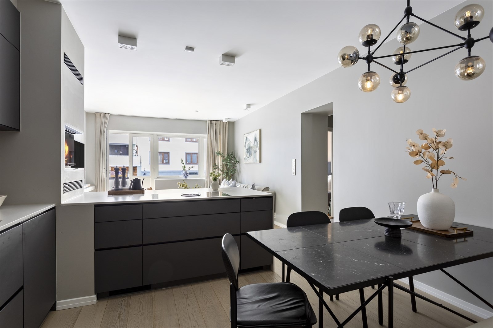 Med god plass til en skjermet spisegruppe. Perfekt for sosiale sammenkomster. Galleribilde