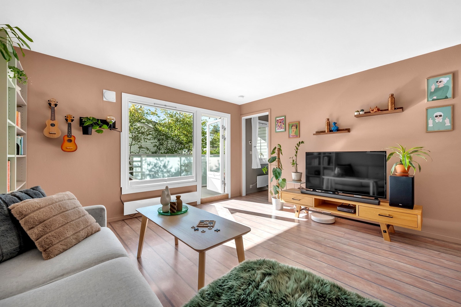 Varmtvann og internett/tv medfølger. Galleribilde