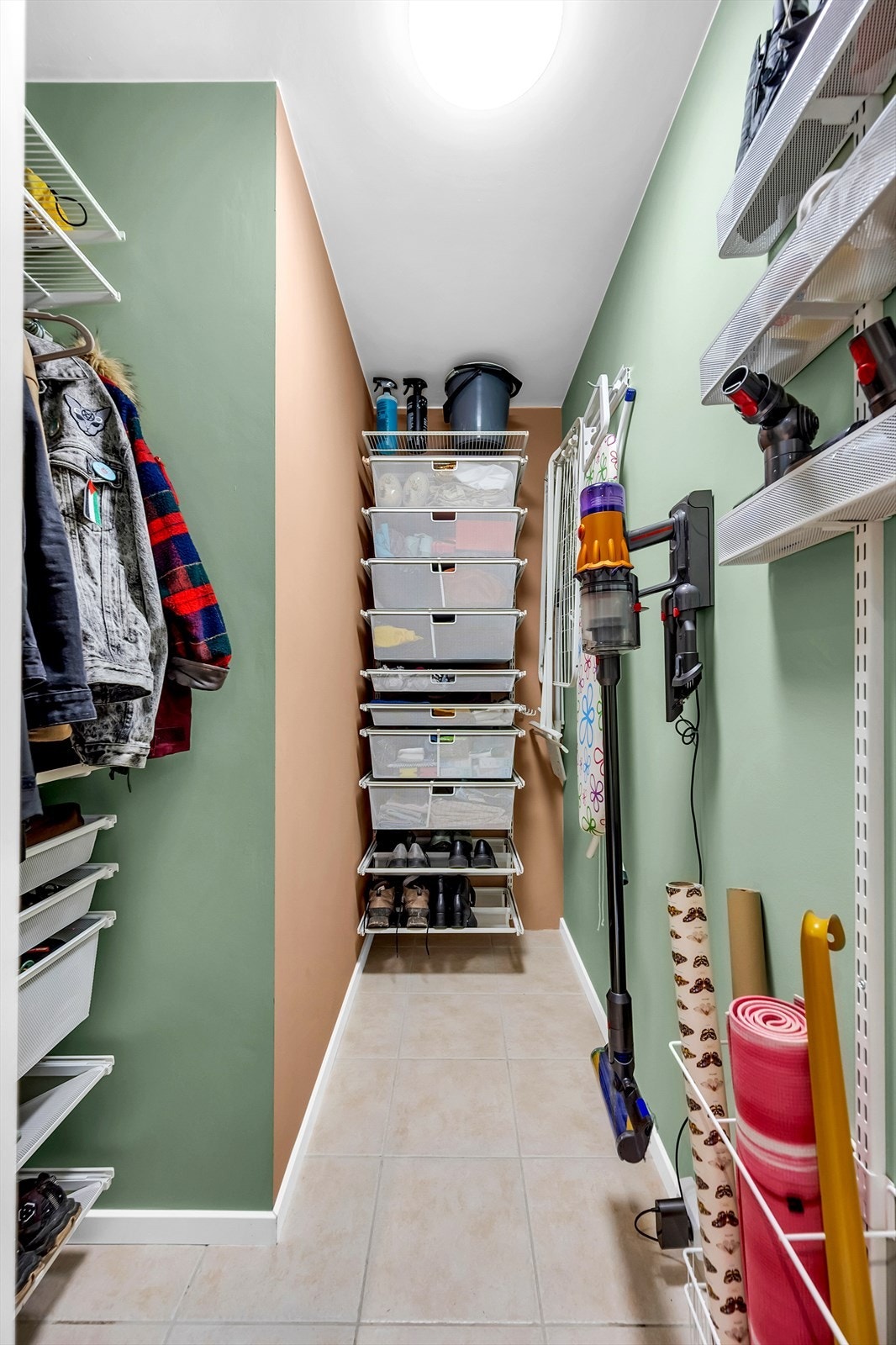 Større bod med adkomst fra entré. Galleribilde