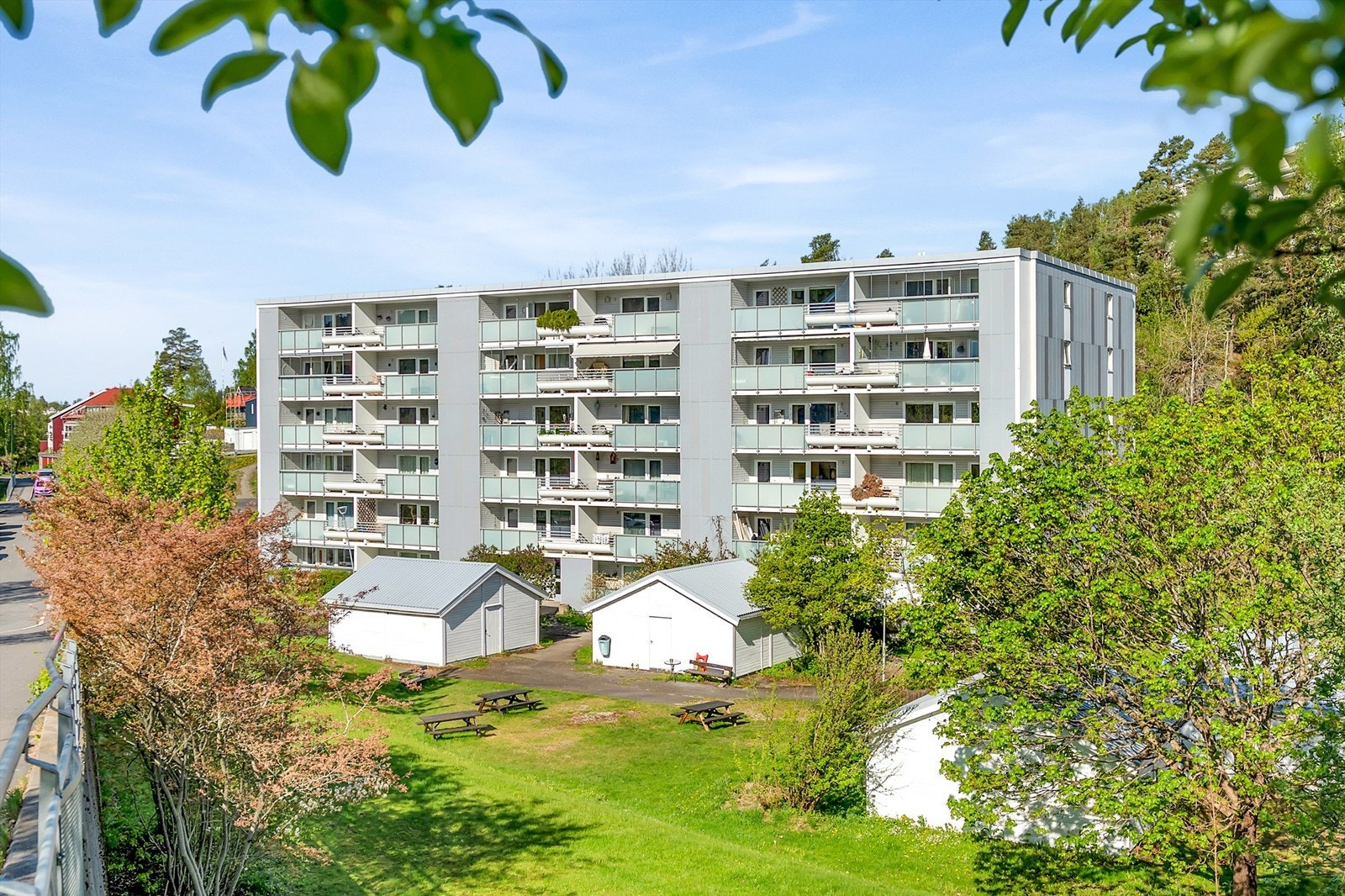 Borettslaget har fine utearealer. Galleribilde